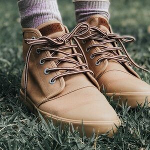 BANGS | Hightop unisex Boone | EUC | Mustard